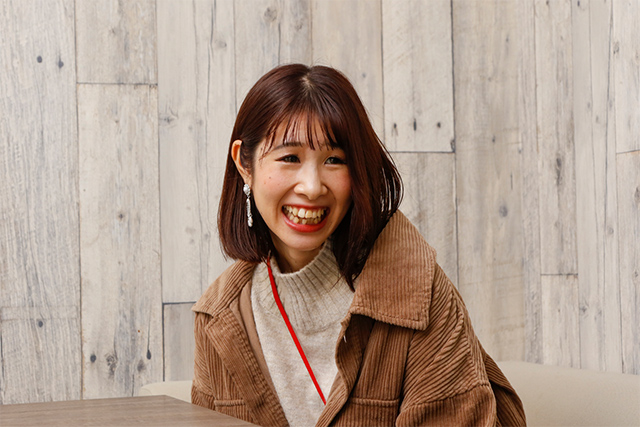 インタビューに応える加藤さん
