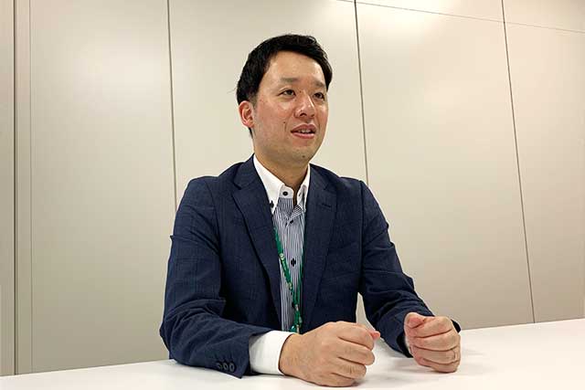 インタビューに応える茅野さん