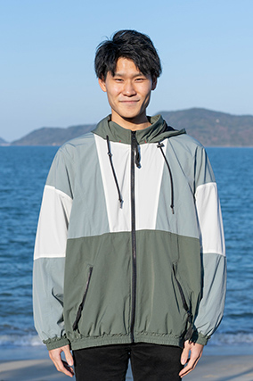 大学で制御工学を学ぶ伊藤さん