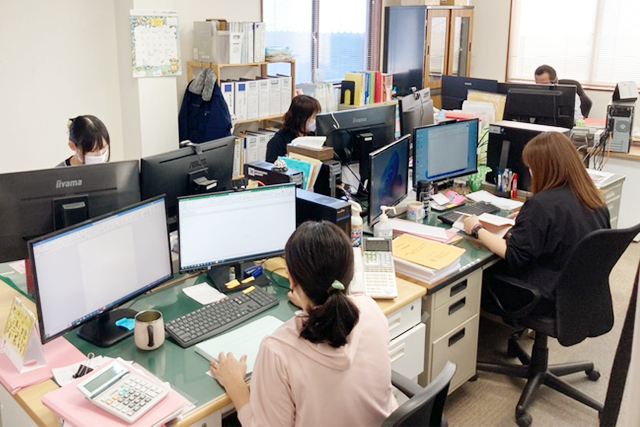 営業部の仕事風景